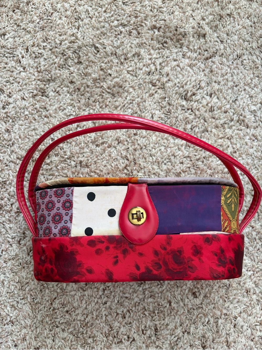 Vintage Patchwork Red Floral Shoulder Bag with Turn-Lock Accent